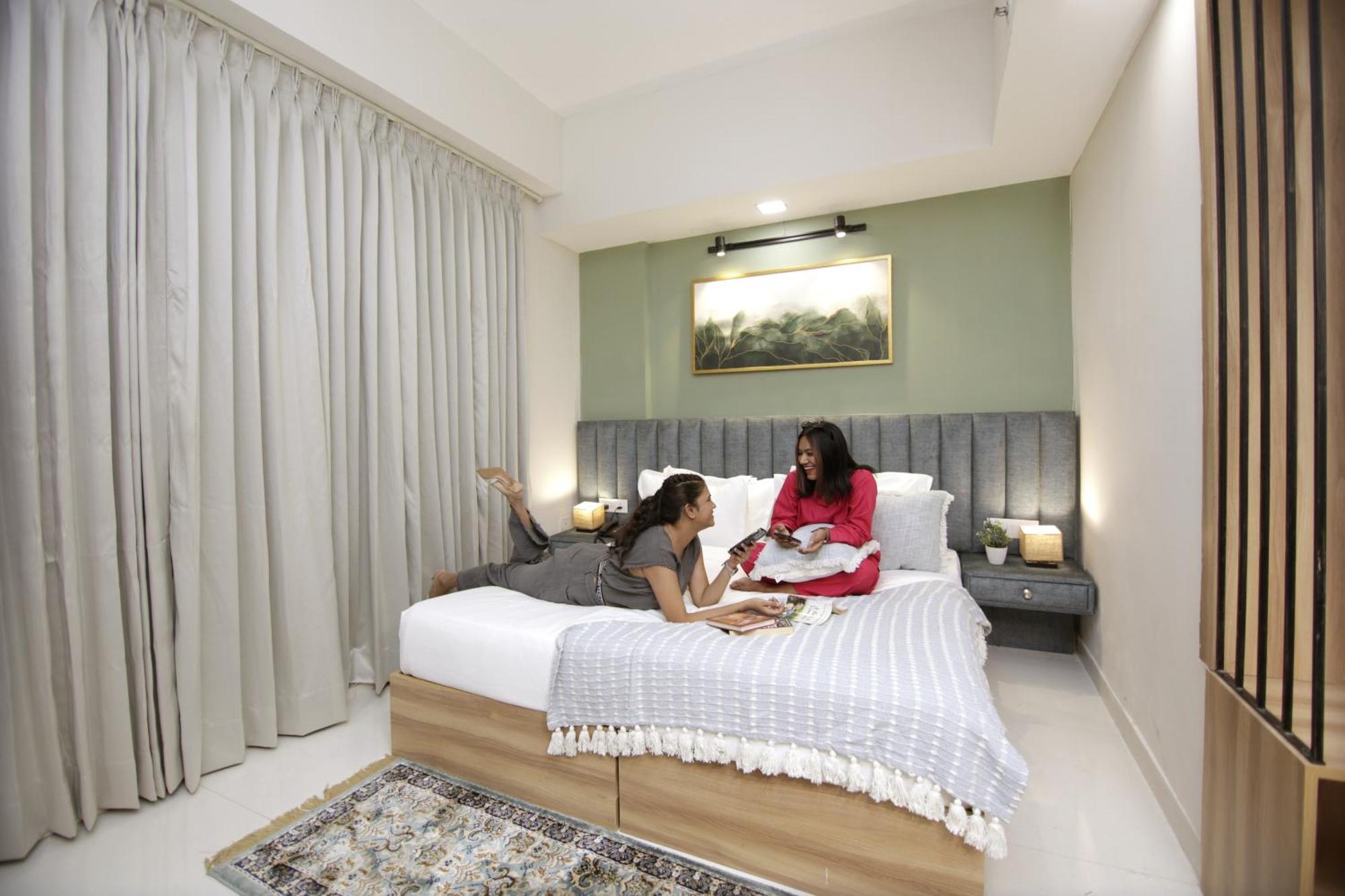 Saltstayz Premier - Golf Course Extension Road Gurgaon