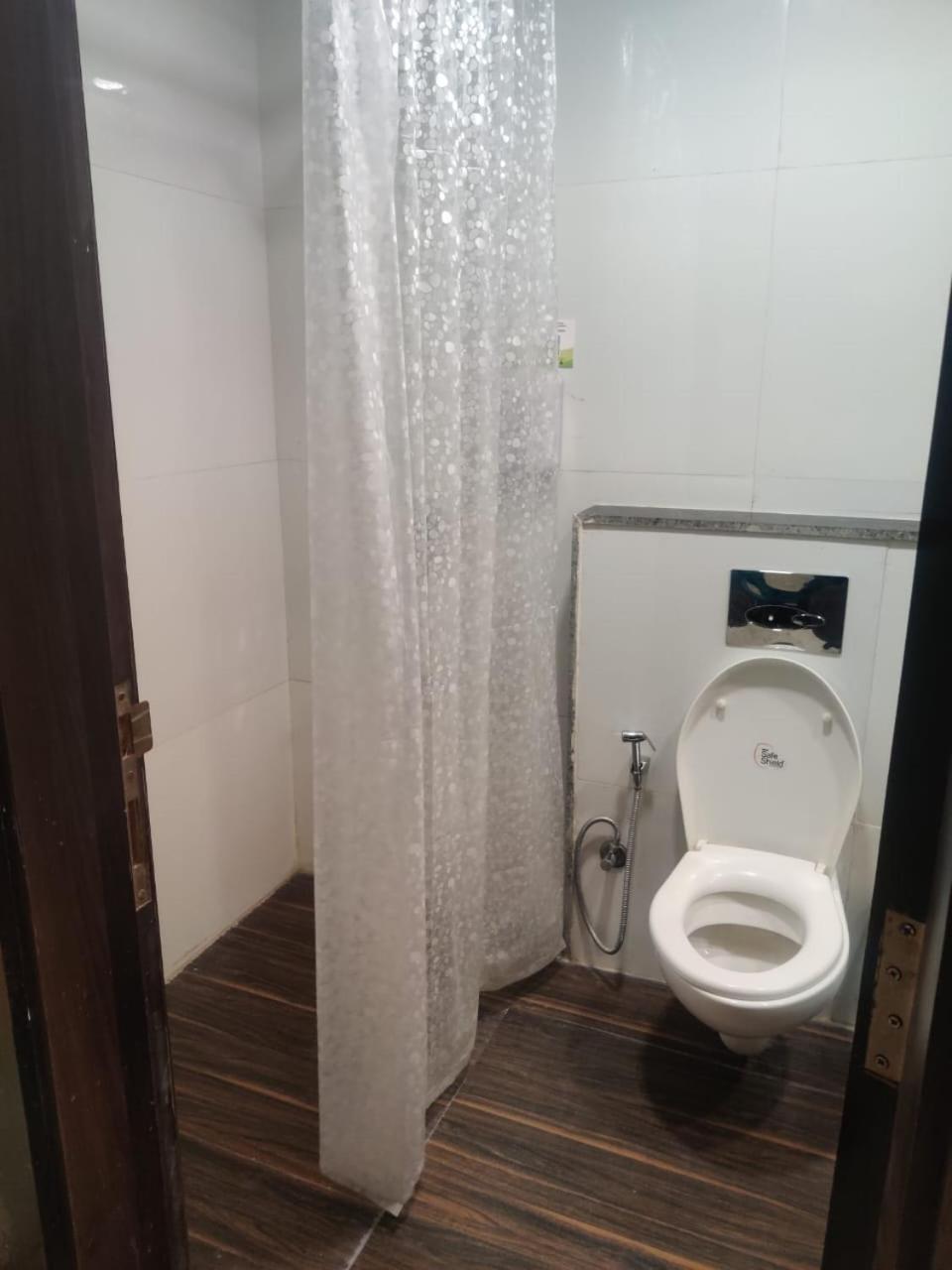 Hotel Saltstayz Premier - Golf Course Extension Road